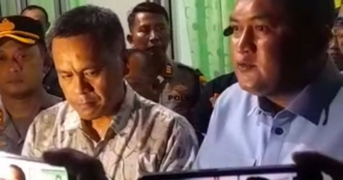 Bupati Bogor Rudy Susmanto saat memberikan keterangan pers pasca terjadi peristiwa merebaknya asap beracun di Antam (Dok. Foto: IWO)