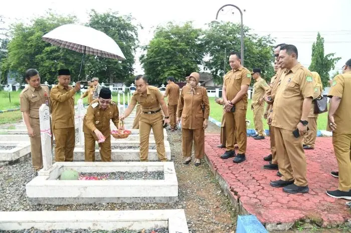 Wabup KH. Imam Hasyim Ajak Warga Sumenep Kobarkan Semangat Juang Pahlawan: Berjuang Tak Harus Angkat Senjata, Tapi Mengabdi Sepenuh Jiwa